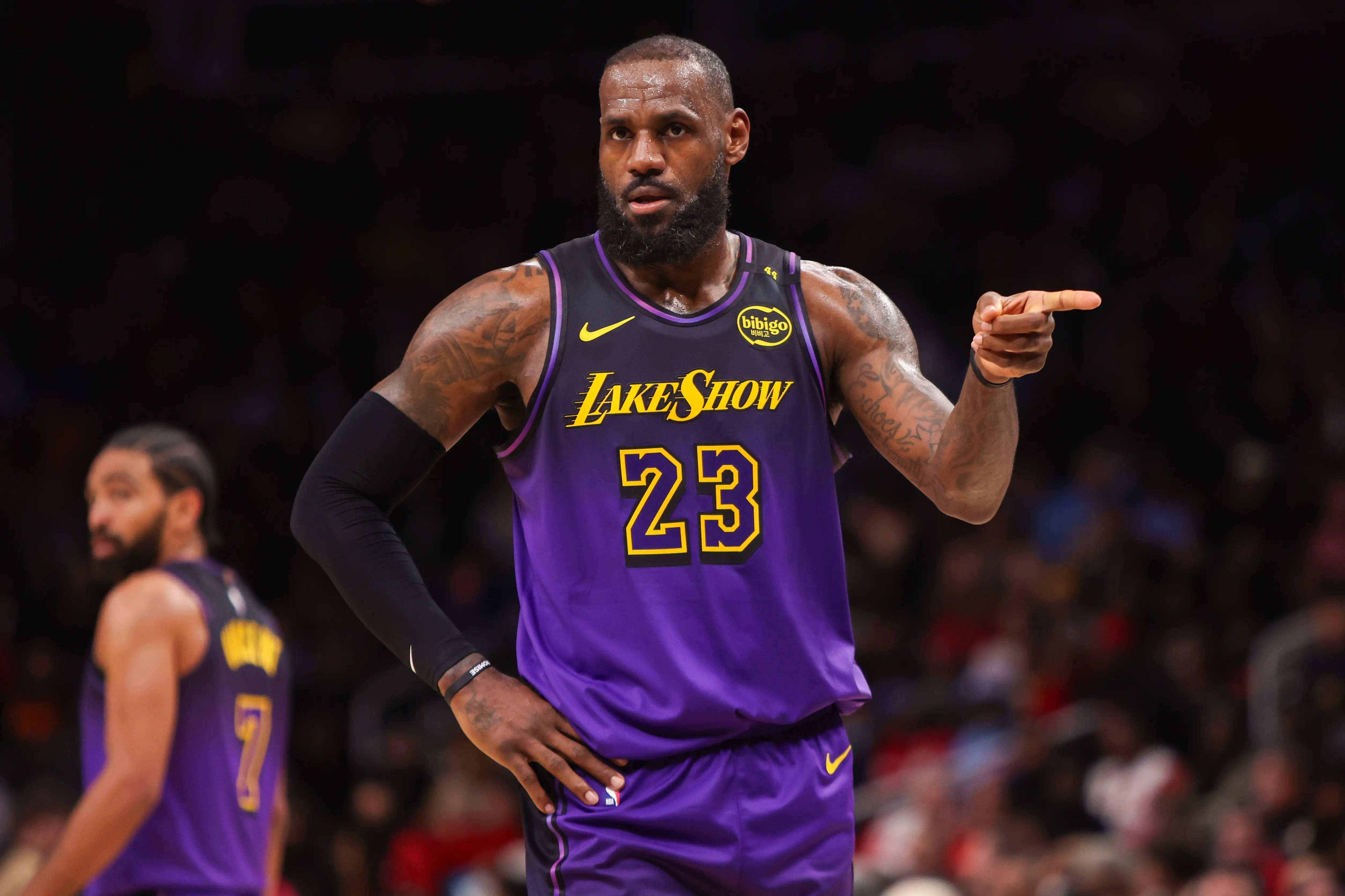 爱游戏入口-NBA历史得分榜勒布朗再次登顶，传奇继续