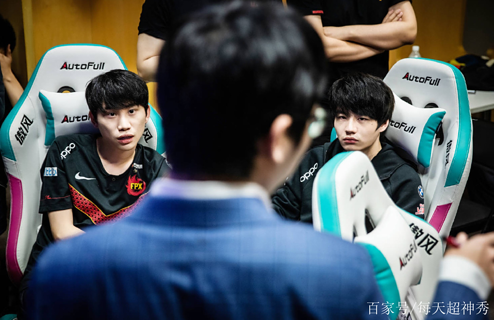 C9险胜FPX，Crisp团战一打五激烈交锋半决赛，锁定晋级资格的简单介绍