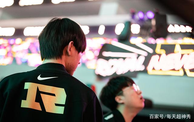 V5绝杀C9,Gumayusi完成史诗逆转激烈交锋八强赛,留下经典瞬间 V5绝杀C9,Gumayusi完成史诗逆转激烈交锋八强赛,留下经典瞬间