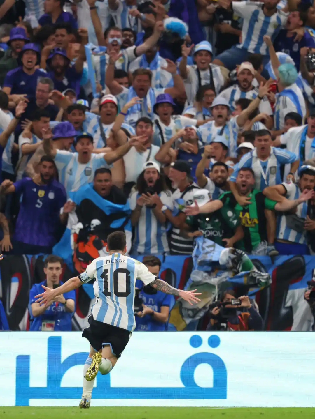 梅西连续场次取得进球,助力球队卫冕冠军 梅西连续场次取得进球,助力球队卫冕冠军