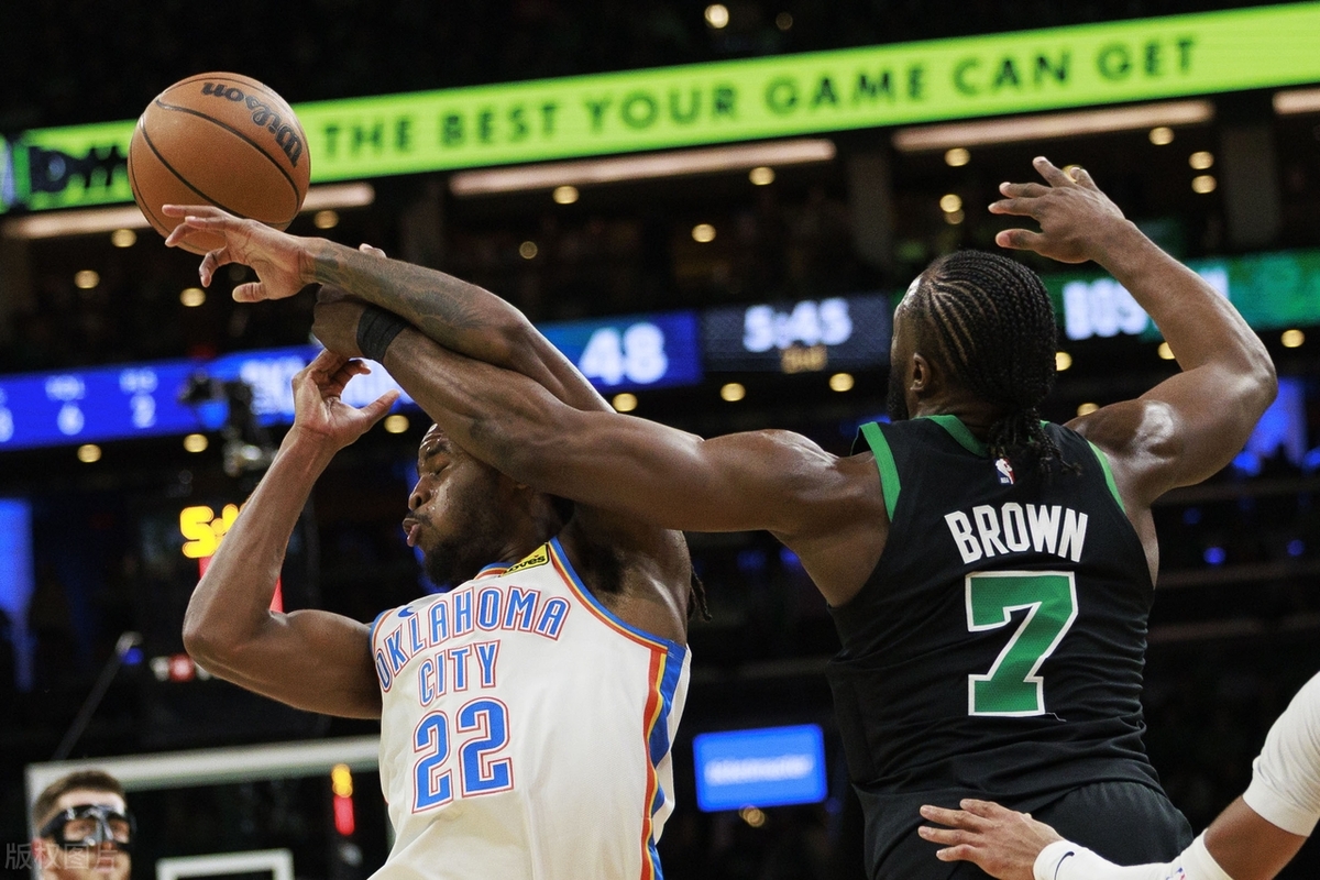 凯尔特人队客场碾压对手，稳坐东部榜首