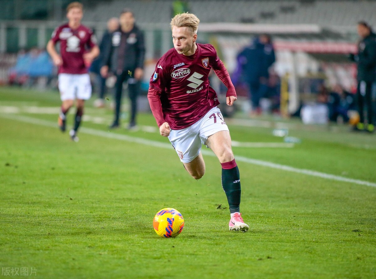 爱游戏大厅-巴德纳赫斯特森球队豪取大胜，排名攀升