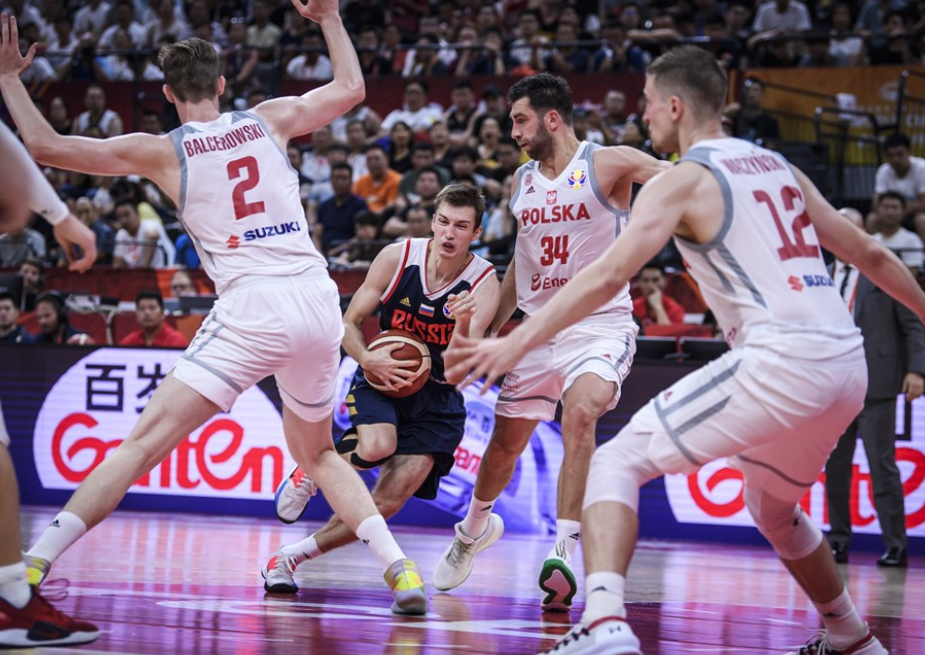 关于波兰逆转美国，门迪扛起全队的信息