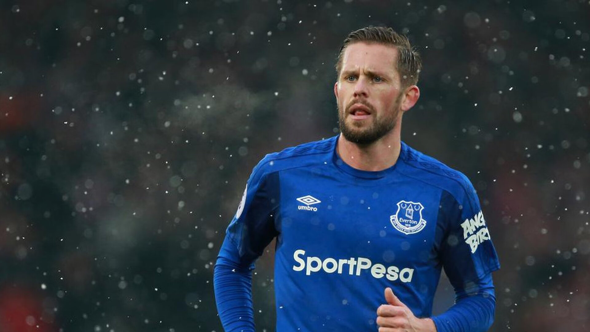 爱游戏tv-赛场镜像，逆转的双重变奏 当勇士的战役照亮麦科勒姆的独行