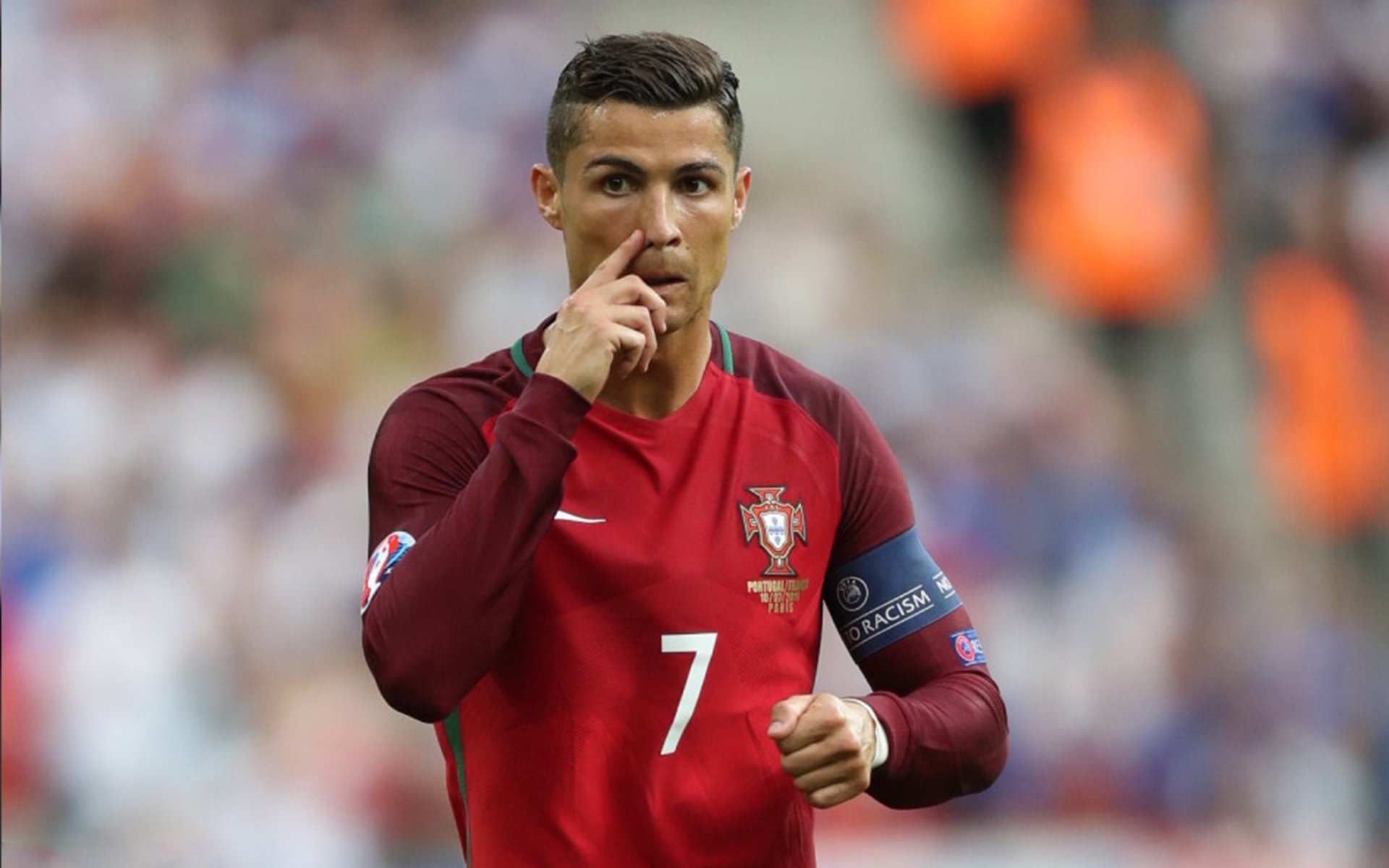 绿茵烽火连方寸银台,当C罗的帽子戏法遇见王皓的梦幻旋球